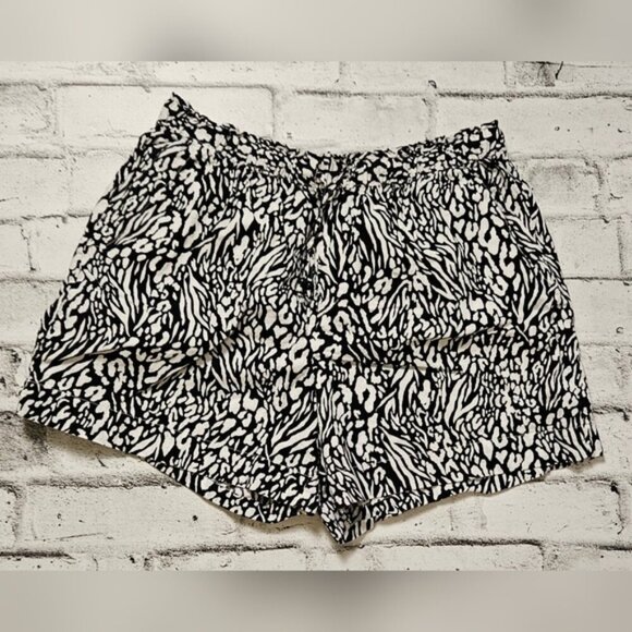 Woolworths Black and White Leopard Print Shorts - Picture 1 of 10